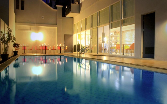 Swimming Pool di Pesonna Hotel Pekalongan
