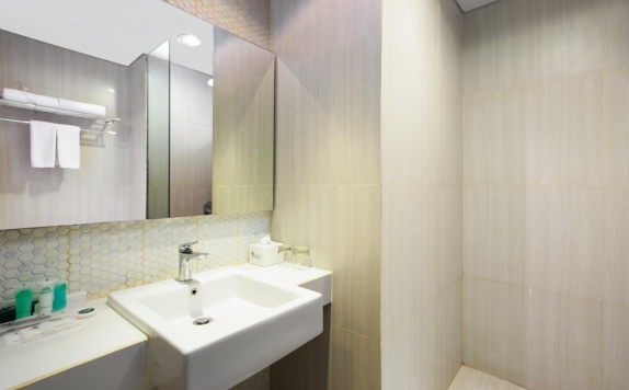 Bathroom di Pesonna Hotel Semarang