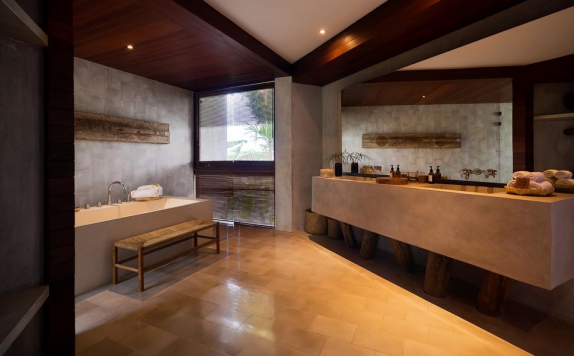 Bathroom di Planta Luxury Villa