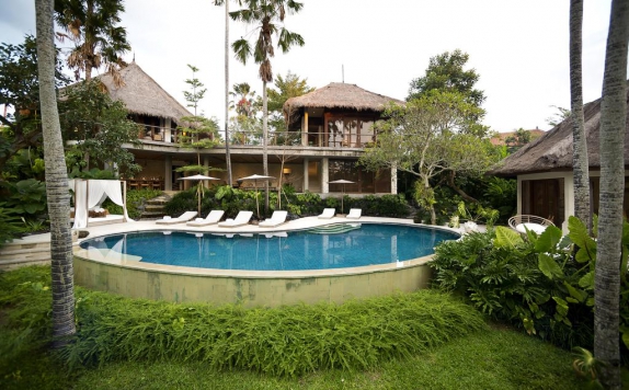 Swimming Pool di Planta Luxury Villa