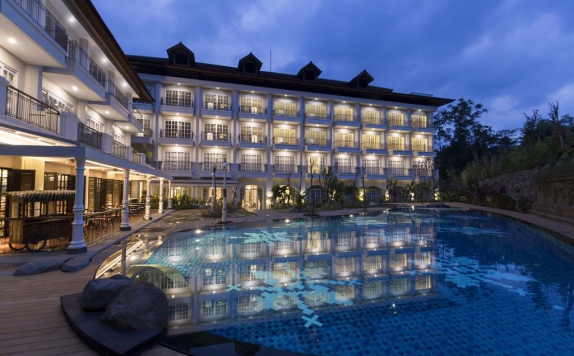 Swimming Pool di Plataran Heritage Borobudur Hotel