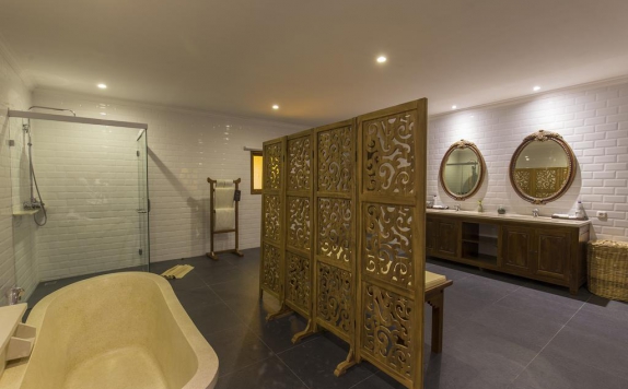 Bathroom di Plataran Komodo Resort & Spa