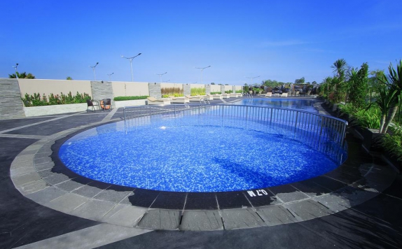 Swimming Pool di Platinum Balikpapan