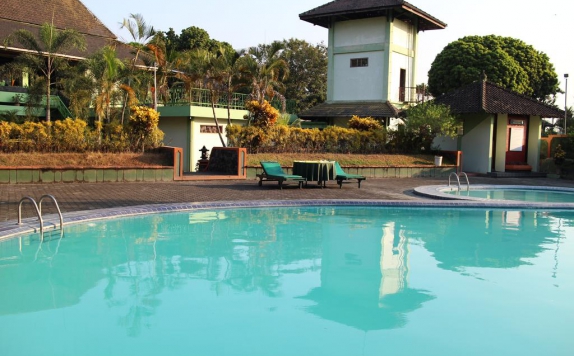 swimming pool di Poeri Devata Resort Hotel