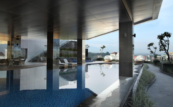 Swimming Pool di Po Hotel Semarang (FKA Crowne Plaza Semarang)