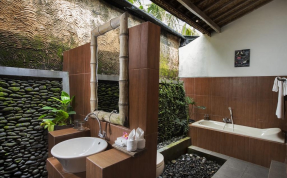bathroom di Pondok Sebatu Villa