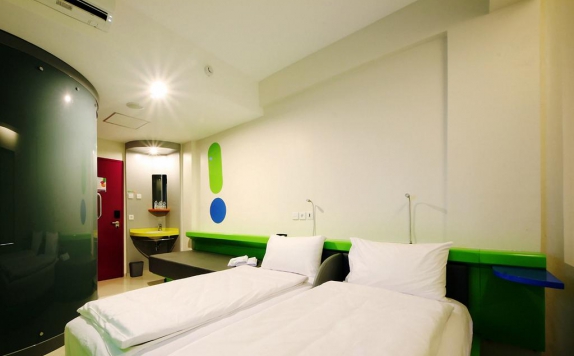 Tampilan Bedroom Hotel di POP Hotel Airport Jakarta