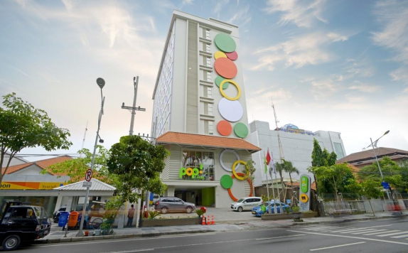 Front view di POP Hotel Diponegoro