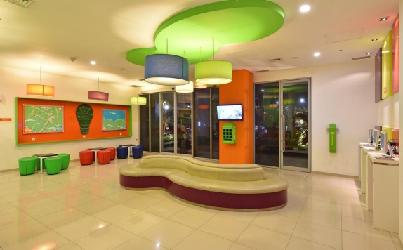 Lobby di Pop Hotel Kelapa Gading Jakarta