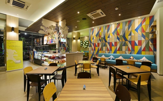 Cafe di POP! Hotel Pasar Baru Jakarta