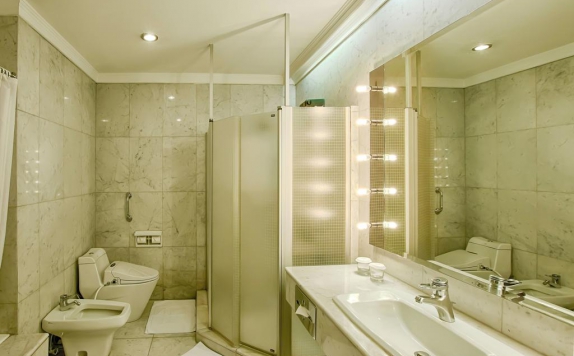 Tampilan Bathroom Hotel di Prama Grand Preanger Bandung