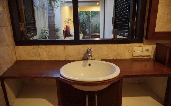 Tampilan Bathroom Hotel di Praschita Bali
