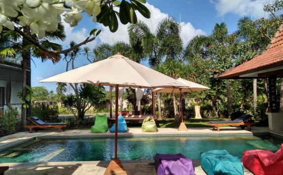 Outdoor Pool Hotel di Premier Surf Camp