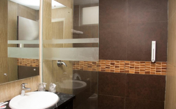 bathroom di Promenade Hotel Bandung