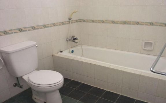 Bathroom di Puncak Resort