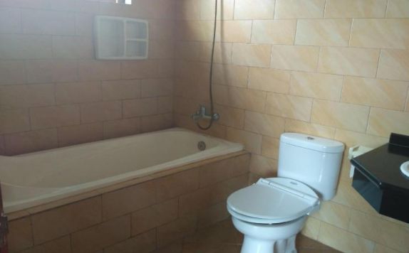 Bathroom di Puncak Resort