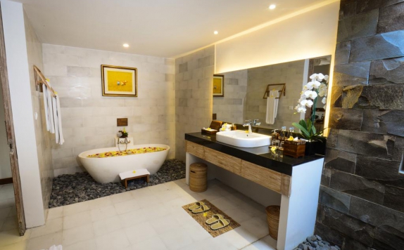 Bathroom di Purana Boutique Resort