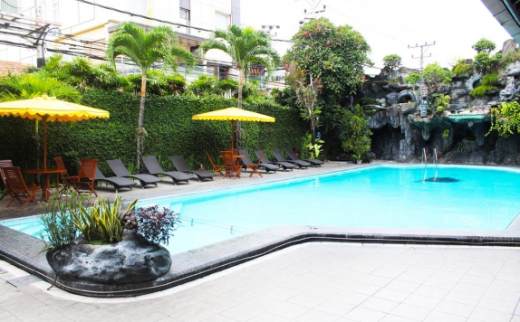 Swiming Pool di Puri Artha Hotel