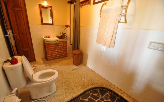 Bathroom di Puri Lumbung