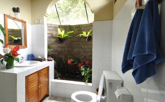 Bathroom di Puri Lumbung Villa
