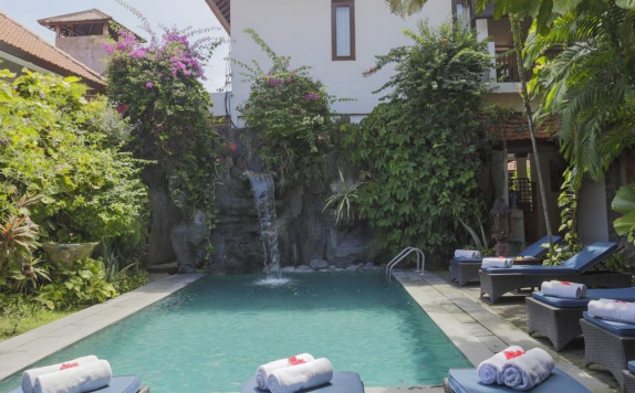 Swiming Pool di Puri Mango Hotel