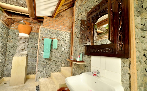 Bathroom di Puri Mas Boutique Hotel & Village