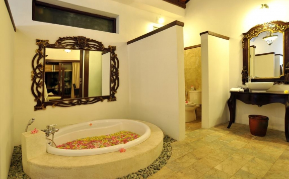 Bathroom di Puri Mas Boutique Hotel & Village