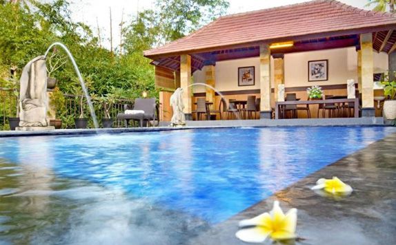 Swimming Pool di Puri Nusa Indah