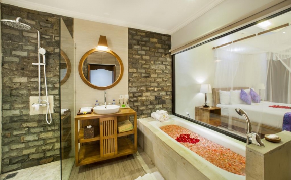 Bathroom di Puri Pandawa Resort