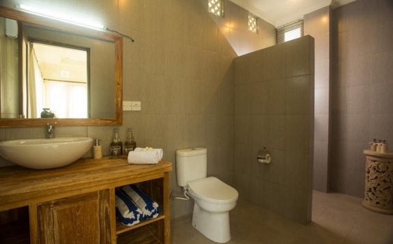 Tampilan Bathroom Hotel di Puri Payogan Villa