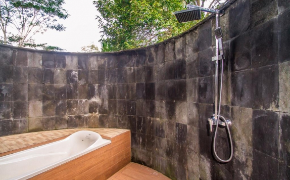 Bathroom di Puri Saron Hotel Mandangan