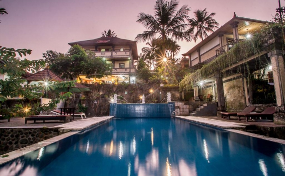 Swimming Pool di Puri Saron Hotel Mandangan