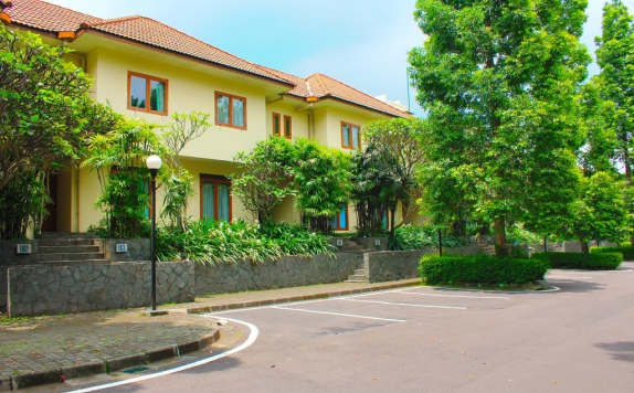 Front view di Puri Setiabudhi Residence