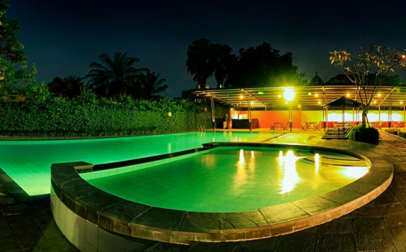 Swimming pool di Puri Setiabudhi Residence