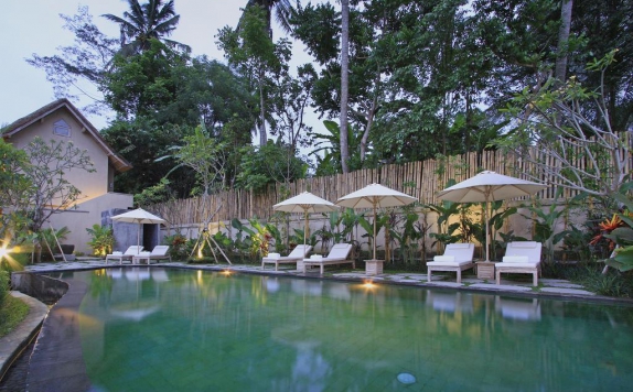 Swimming Pool di Puri Sunia Resort