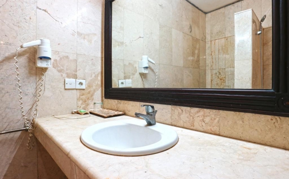 Bathroom di Puri Yuma
