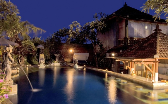 Swimming pool di Putu Bali Villa And Spa