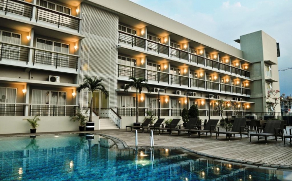 Swimming Pool di Quest Hotel Semarang