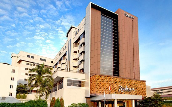 Front view di Radisson Hotel Medan