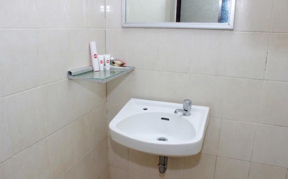 Bathroom di Raffles City Hotel