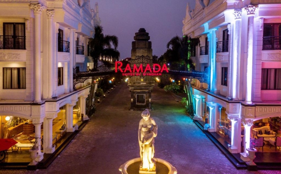Front view di Ramada Suites by Wyndham Solo