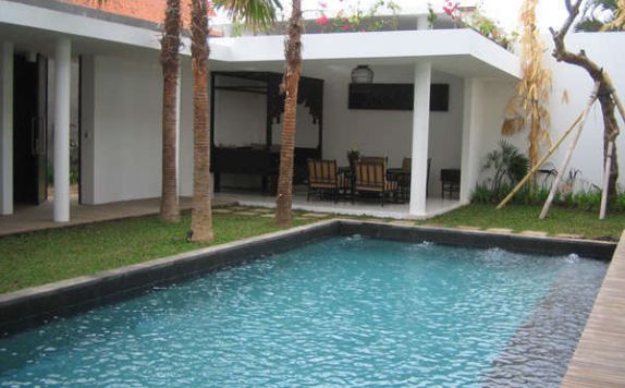 swimming pool di Ranadi Villa