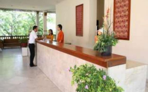 Receptionist di Ratu Hotel and Resort