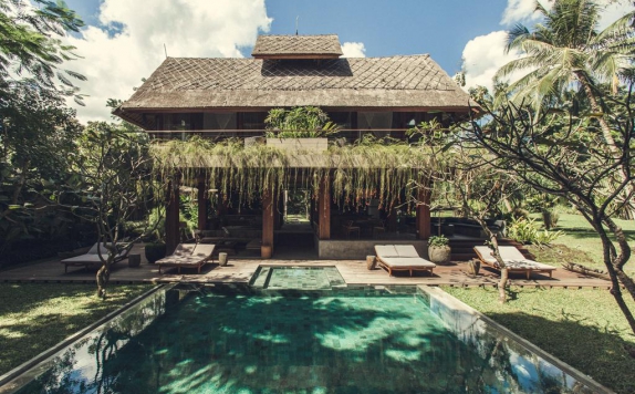 Swimming Pool di RedDoor Bali Villa