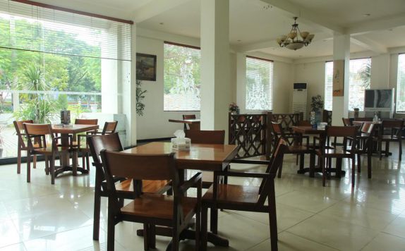 Restaurant di Reddoorz near Tunjungan Plaza