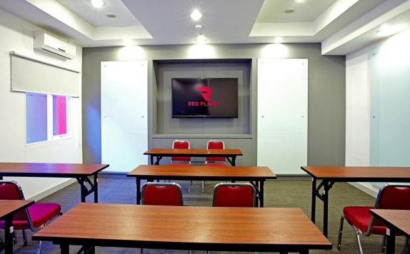 Meeting room di Red Planet Makassar