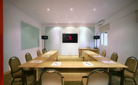 meeting room di Red Planet Pekanbaru