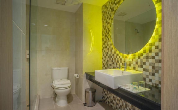 Bathroom di REGANTRIS HOTEL SURABAYA