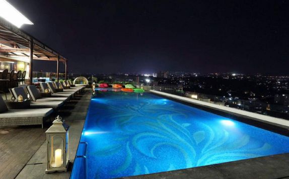swimming pool di Regata Hotel Bandung