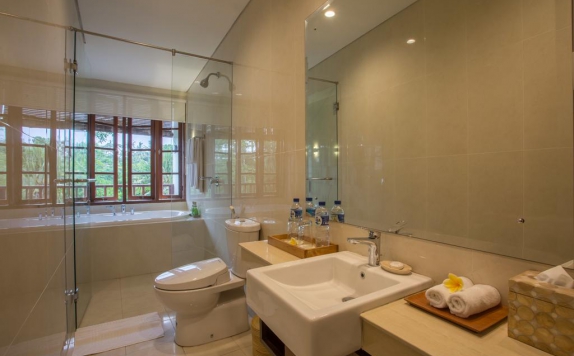 Bathroom di River Sakti Resort